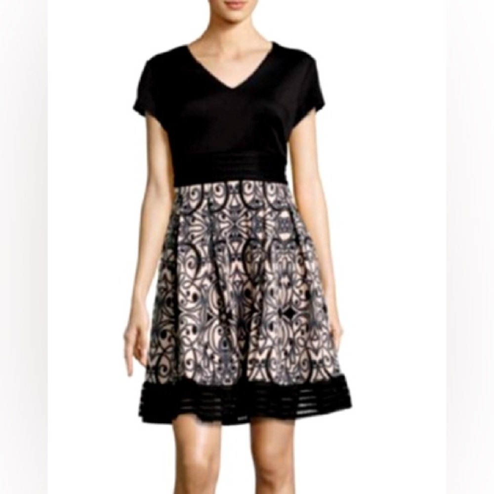 Taylor. Lace Trim, Cap Sleeve, Knee Length Dress. Size10.